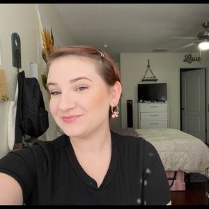 Meet your Posher, Nicole